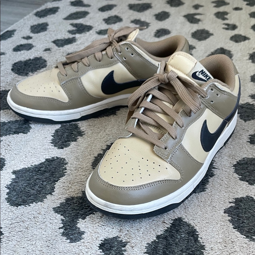 Nike Beige and Black Sneakers